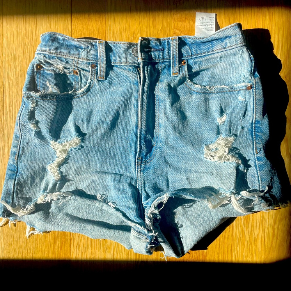 Size 4/27 curve love Abercrombie high rise mom short